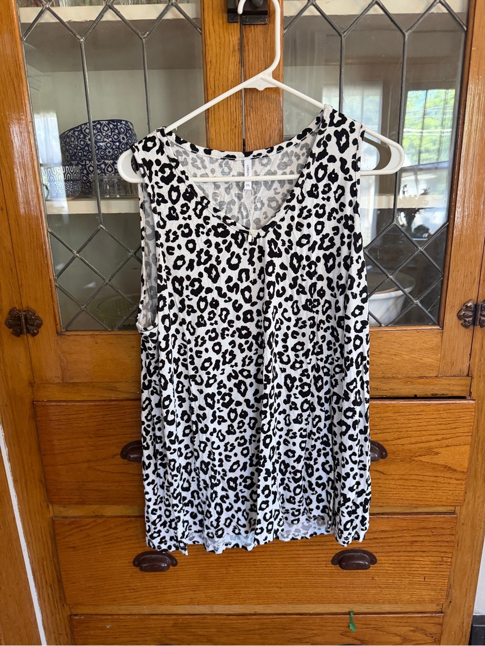 Amazon Women's Black & White Leopard Print Sleeveless Top